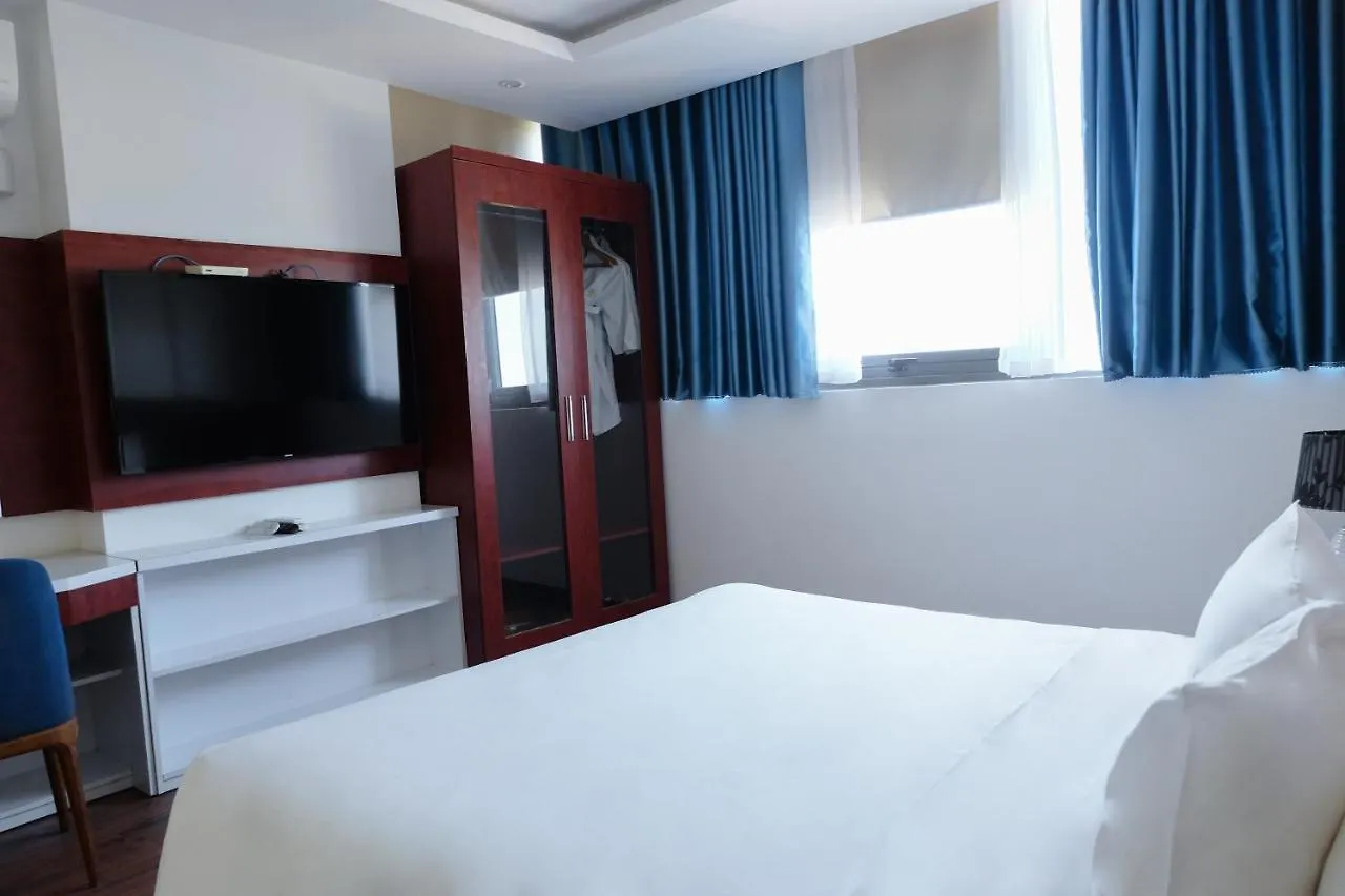 Le Hoang Beach Hotel Danang 4*, Da Nang